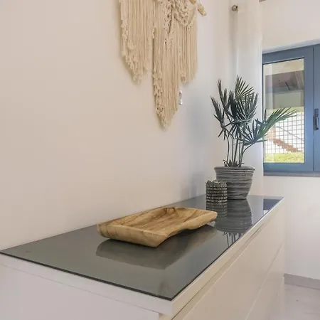 Contemporary 1 Bed In Marina Park