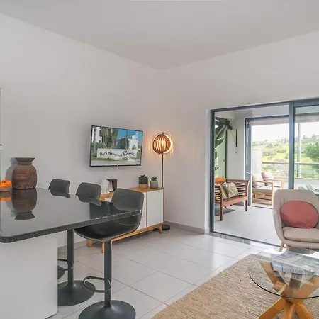 Contemporary 1 Bed In Marina Park *