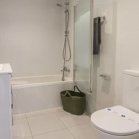 Contemporary 1 Bed In Marina Park Appartamento